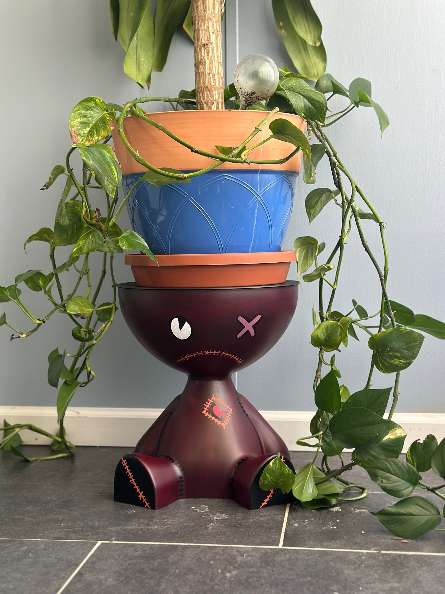 STITCHED UP TABLE STAND